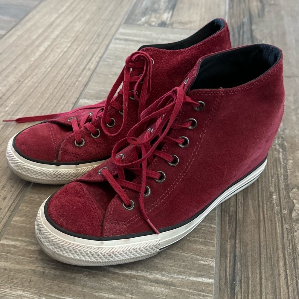 CONVERSE CHUCK TAYLOR Shoes Women's Hidden Heel Wedge Red Suede size 10